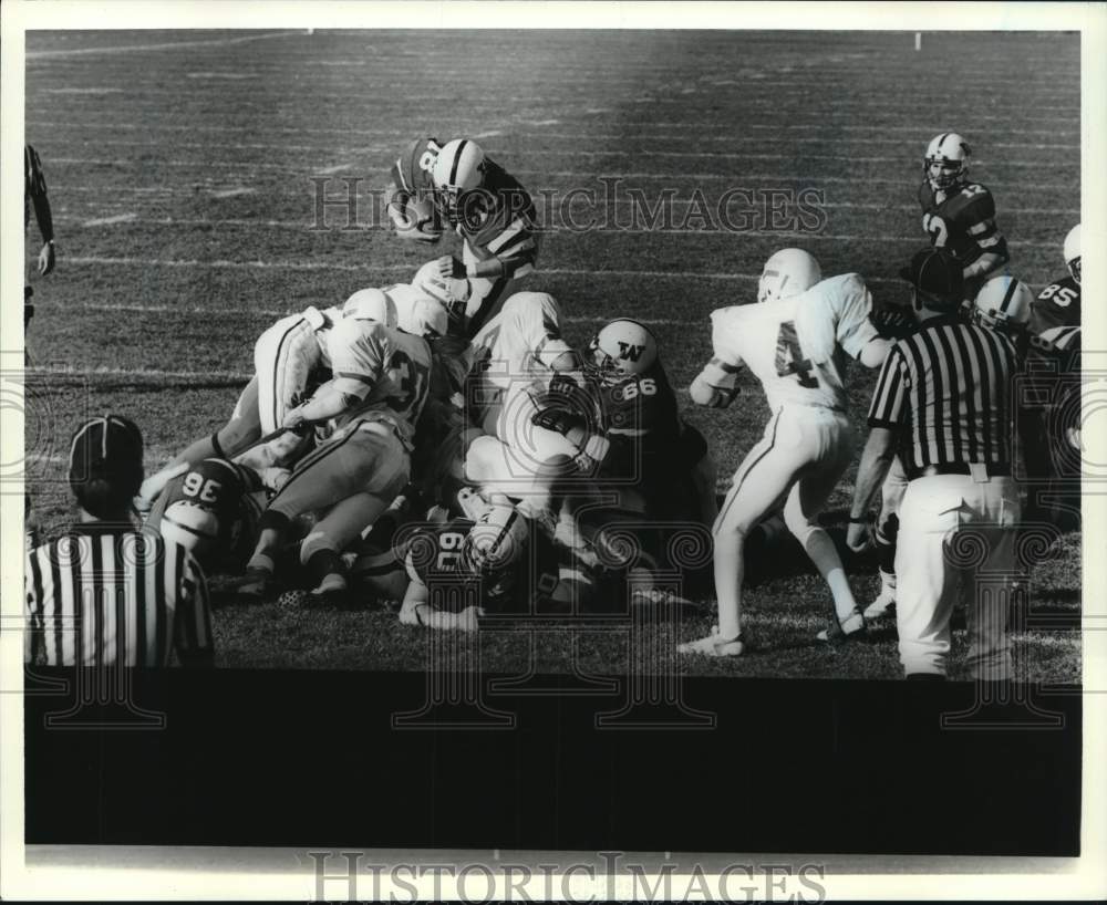 1984 Press Photo Wagner College Football Game Action- Historic Images