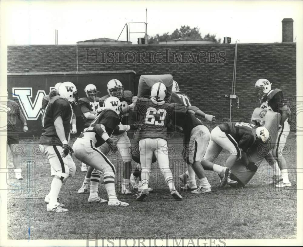 1984 Press Photo Wagner College Football Team at Practice- Historic Images