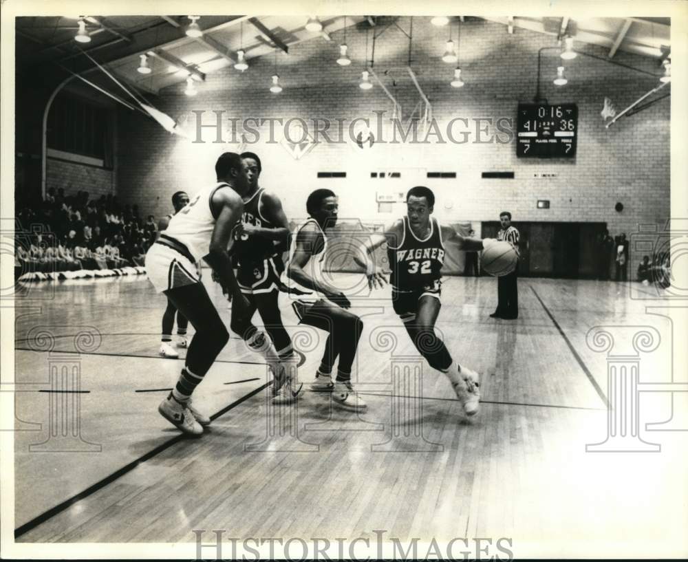 1981 Press Photo Wagner College Basketball Game Action- Historic Images