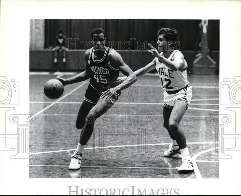 Press Photo Wagner basketball&#39;s Todd Grain dribbles past Yale&#39;s Peter White- Historic Images