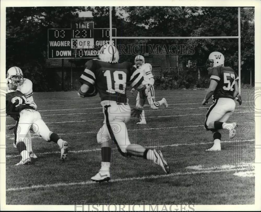 1984 Press Photo Wagner College Football Game Action- Historic Images