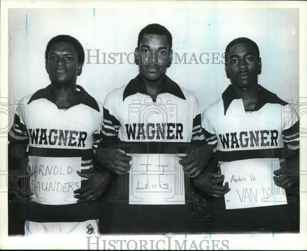 Press Photo Wagner College Basketball&#39;s A. Saunders, J.J. Lewis and A. Van Drost- Historic Images