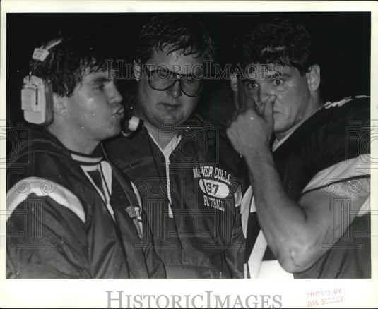 Press Photo Wagner College Football Coaches Meet with Player