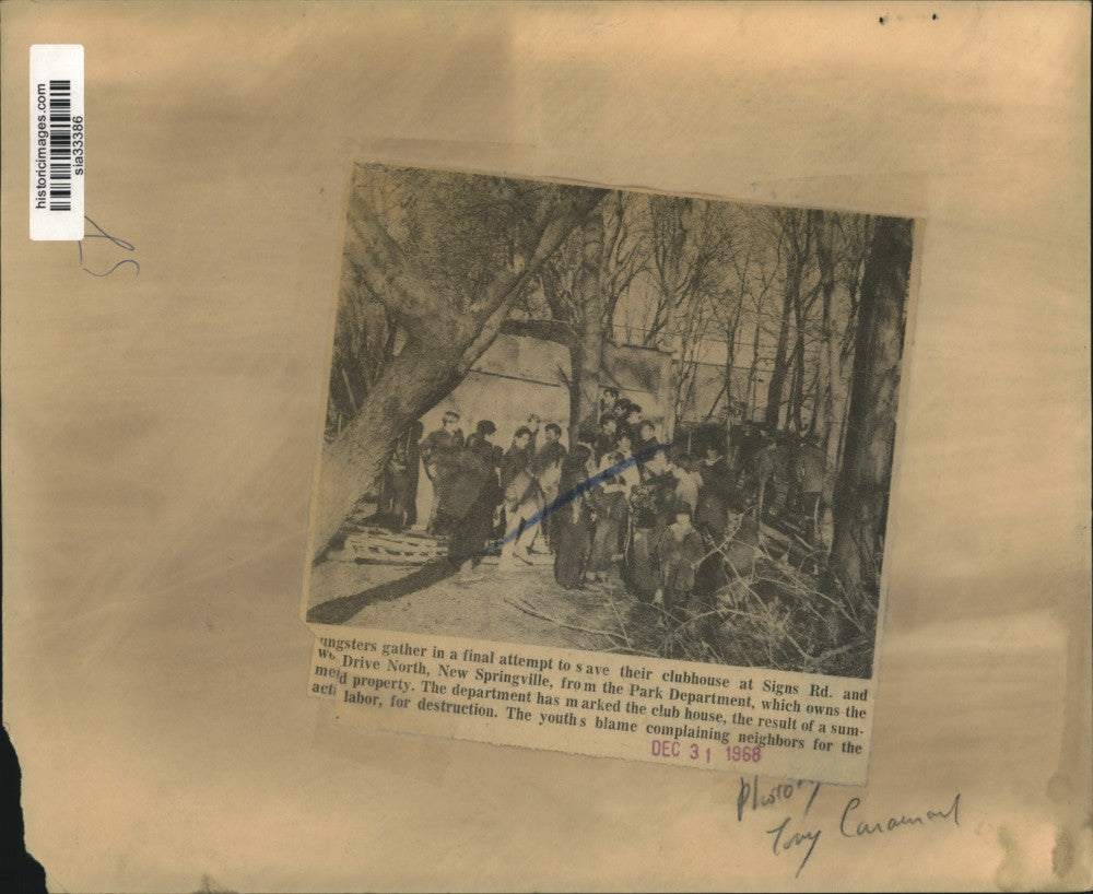 1968 Press Photo Kids&#39; Final Attempt to Save Clubhouse in New Springville