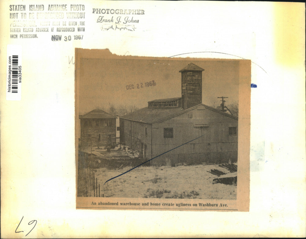 1967 Press Photo An abandoned warehouse & home unsightly on Washburn Avenue