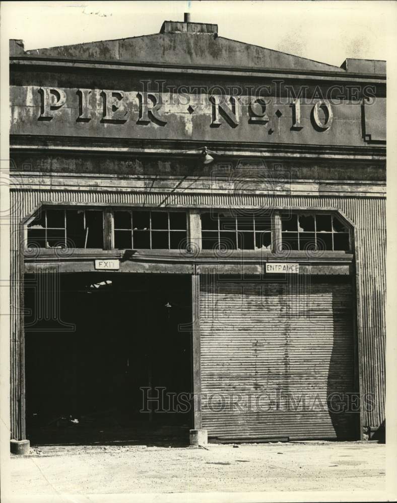 1965 Press Photo Pier Number 10 Building Entrance - sia34250