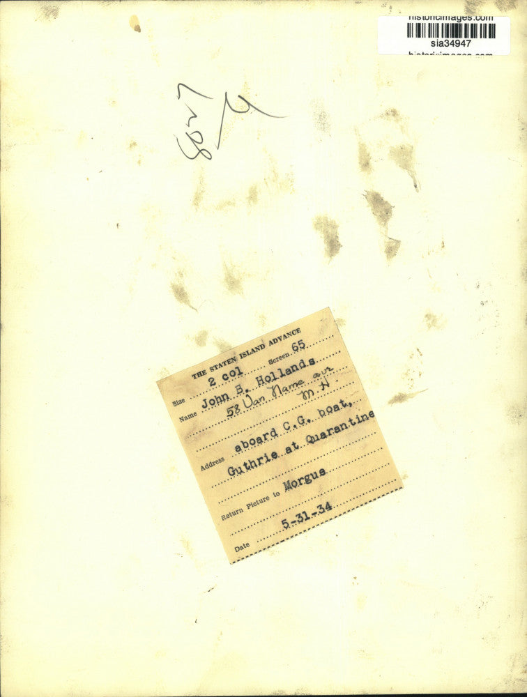 1934 Press Photo John B. Hollands of Mariners Harbor on Boat "Guthrie"