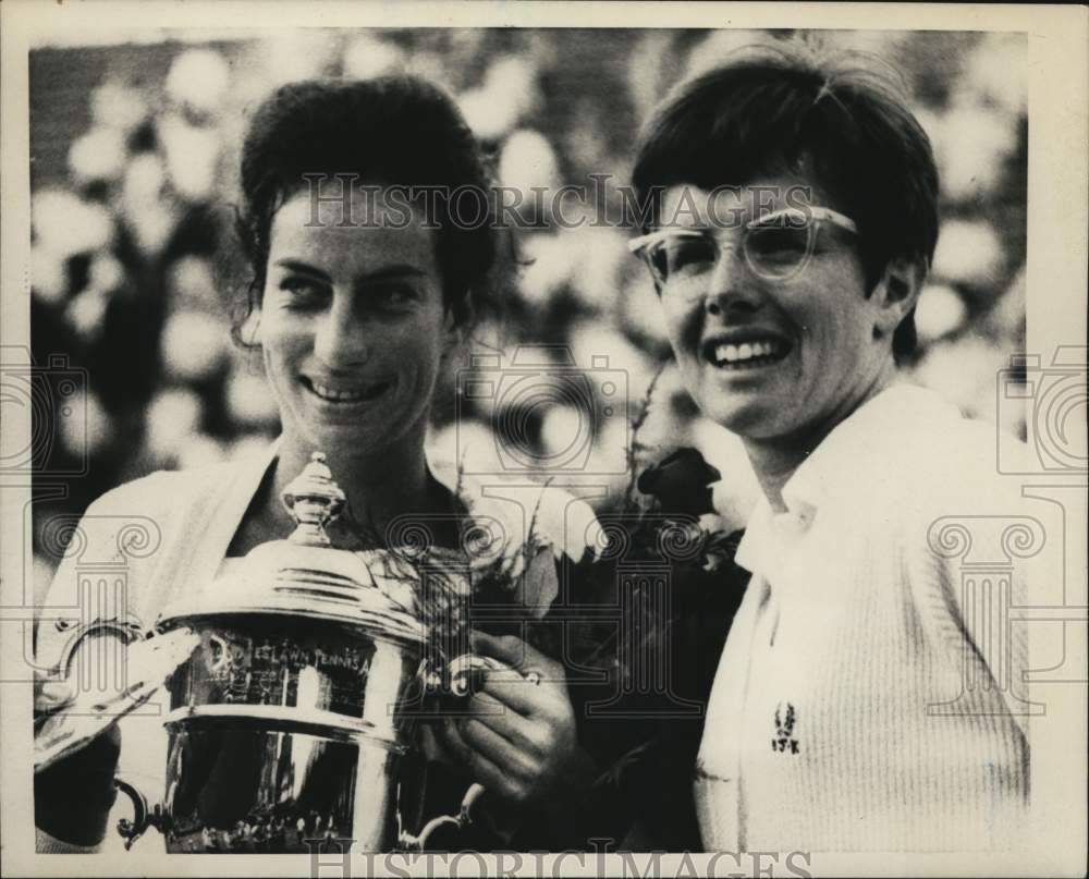 Press Photo Virginia Wade and Billie Jean, Professional Tennis Players- Historic Images