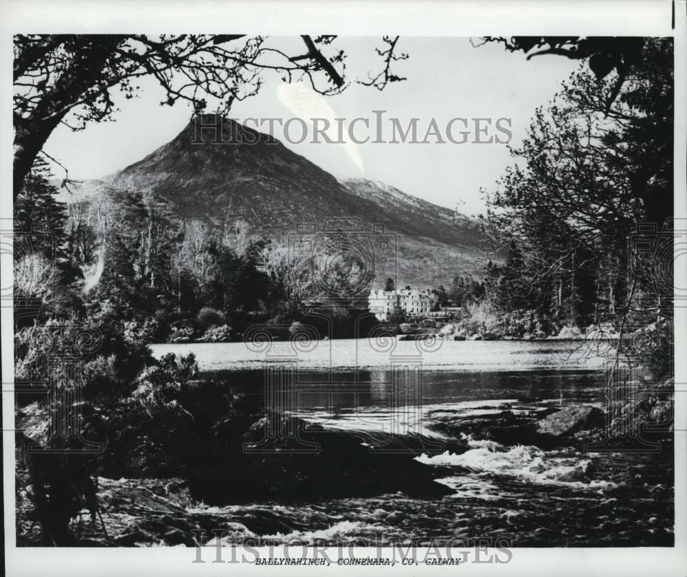 Press Photo Ballynahinch Mountains in Galway County, Connemara, Ireland