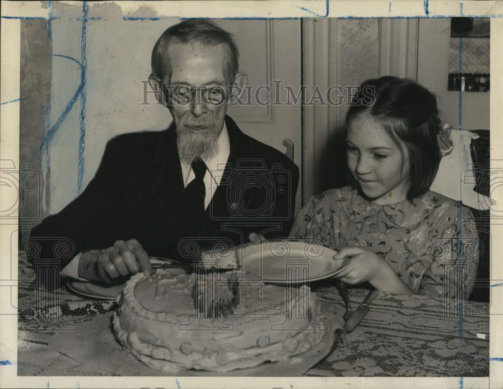 1939 Press Photo John B. Hollands at Birthday Party with Granddaughter