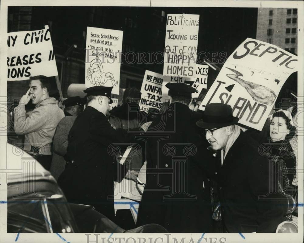1960 Press Photo Tax Protesters Picketing at City Hall - sia35968