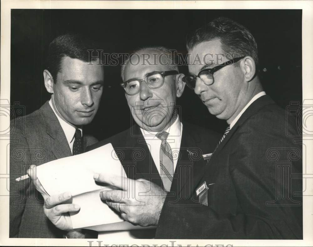 1962 Press Photo Silver Lake Delegate Norman Levy with Government Officials- Historic Images