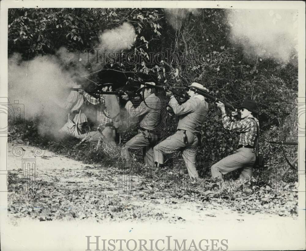 1970 Press Photo Civil War reenactors recreate Battle of Richmond Saw Mill- Historic Images