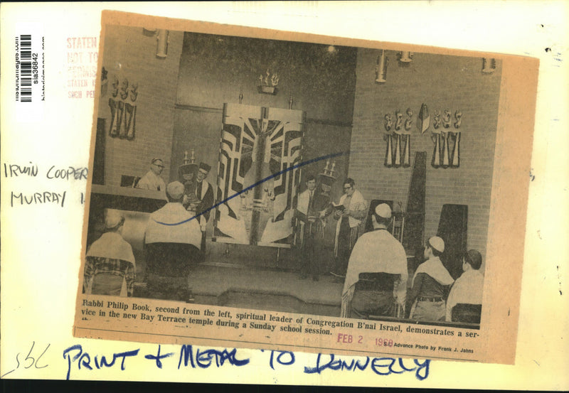 Load image into Gallery viewer, 1968 Press Photo Rabbi Philip Book Teaches Students at Congregation B'nai Israel
