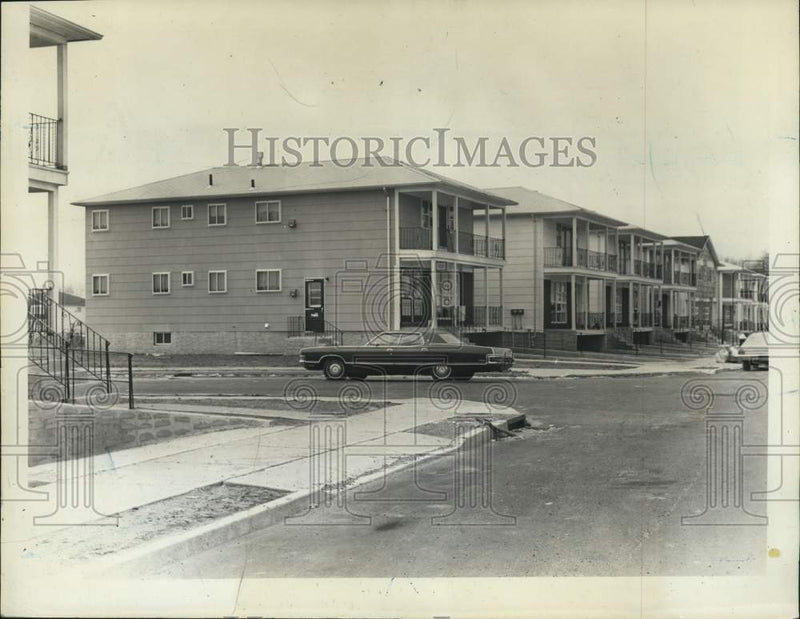 Load image into Gallery viewer, 1973 Press Photo New Southgate 400 Houses With No Street Signs or Lights
