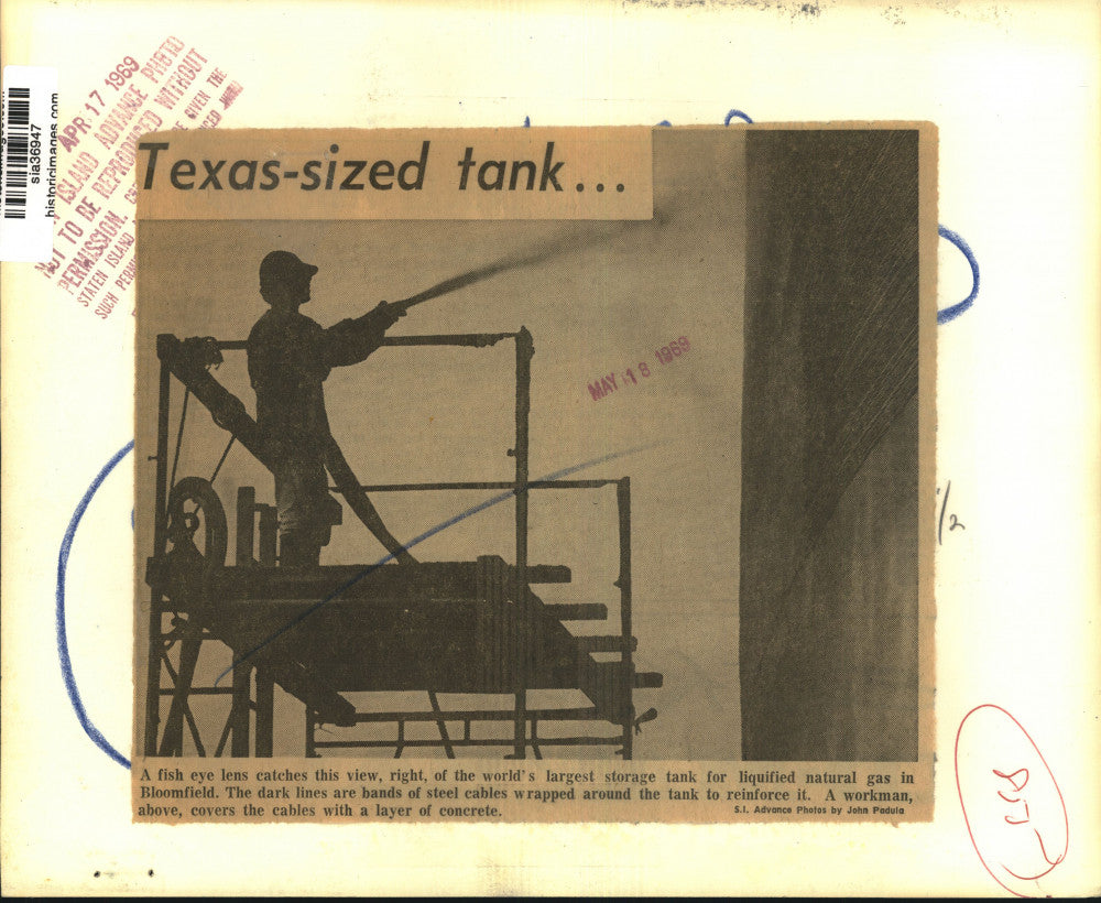 1969 Press Photo Worker Sprays Concrete on New LNG Storage Tank in Bloomfield