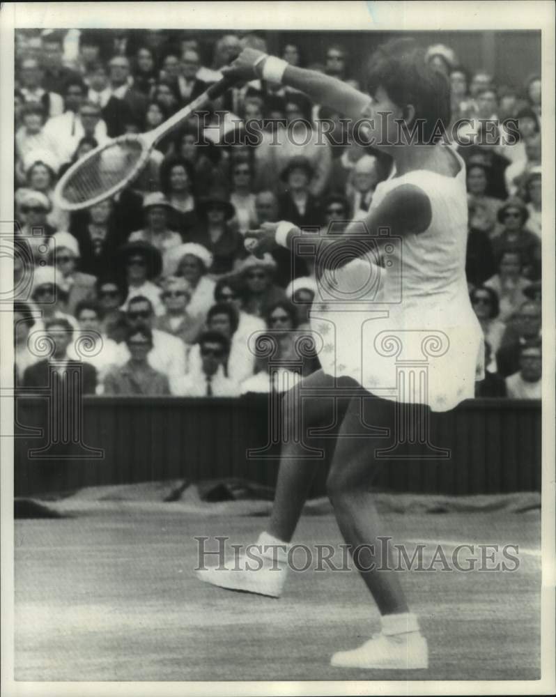 Press Photo Pro tennis player Maria Bueno in action - sis00326- Historic Images