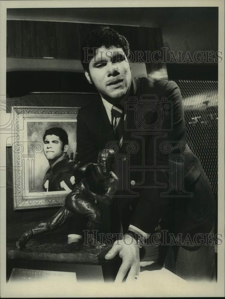 Press Photo College football player Jim Plunkett and the Heisman Trophy- Historic Images
