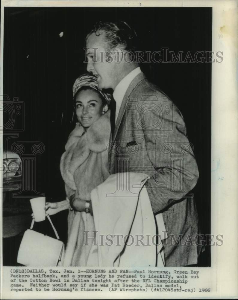 1966 Press Photo Green Bay Packers football player Paul Hornung and friend- Historic Images