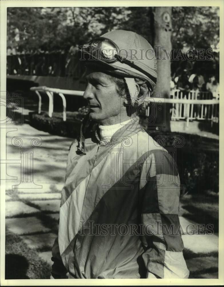 Press Photo Horse racing jockey Willie Shoemaker in his silks - sis005 ...