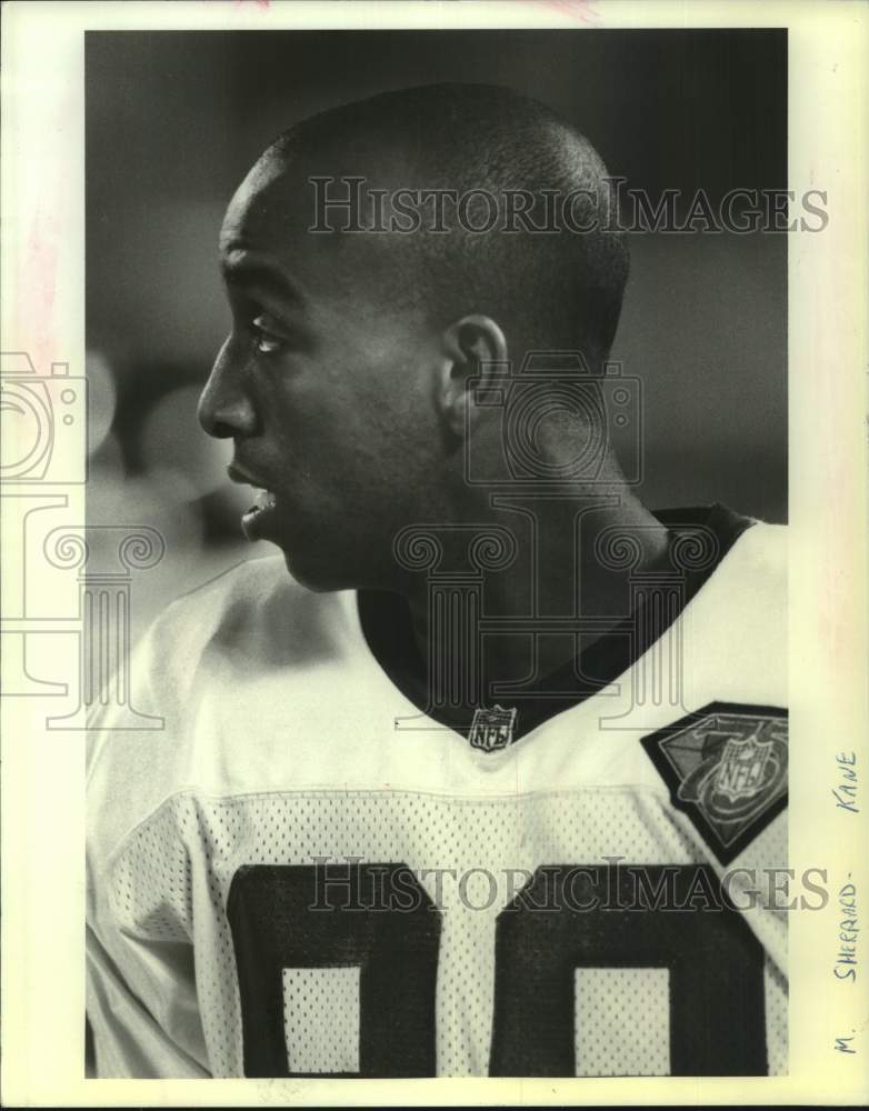 Press Photo Pro football player Mike Sherrard in his uniform - sis00548- Historic Images