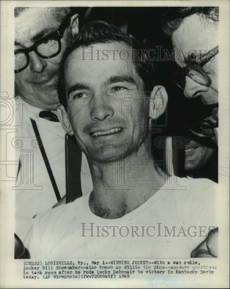 1965 Press Photo Kentucky Derby winning jockey Willie Shoemaker and media- Historic Images