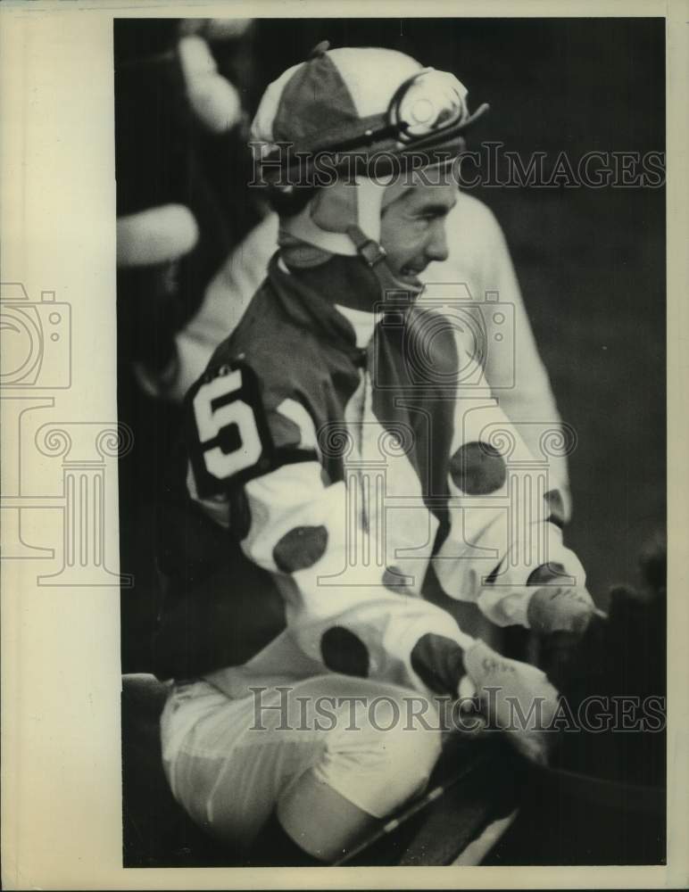 Press Photo Jockey Willie Shoemaker astride a horse - sis00700- Historic Images