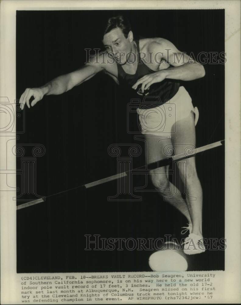 1967 Press Photo Pole vaulter Bob Seagren sets indoor world record in Cleveland- Historic Images