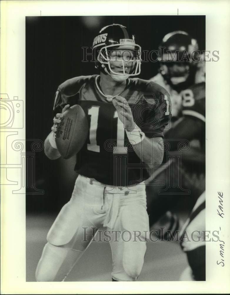 Press Photo New York Giants football player Phil Simms drops back to pass- Historic Images