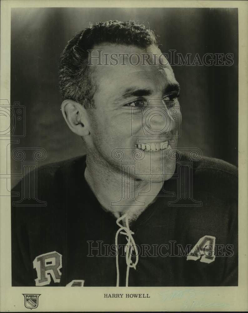 1965 Press Photo New York Rangers hockey player Harry Howell - sis00802- Historic Images