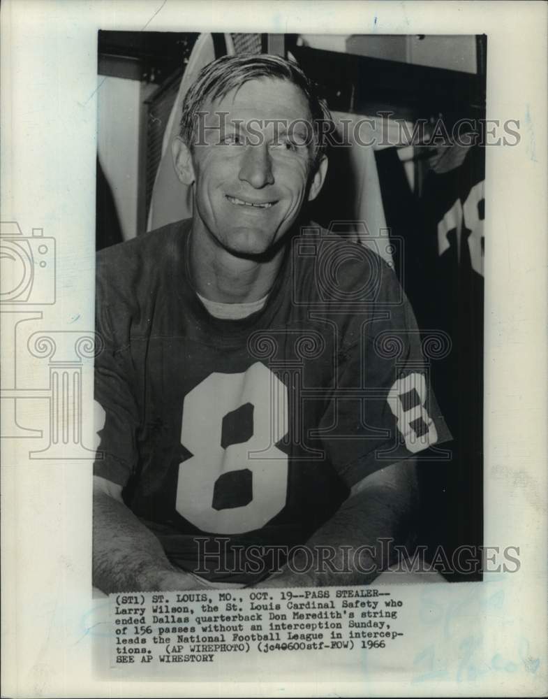 1966 Press Photo St. Louis Cardinals football safety Larry Wilson - sis00888- Historic Images