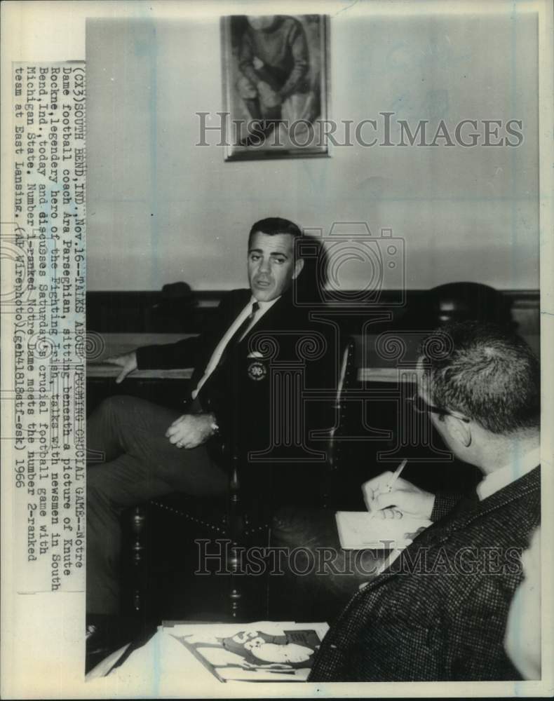 1966 Press Photo Notre Dame college football Ara Parseghian in South Bend- Historic Images