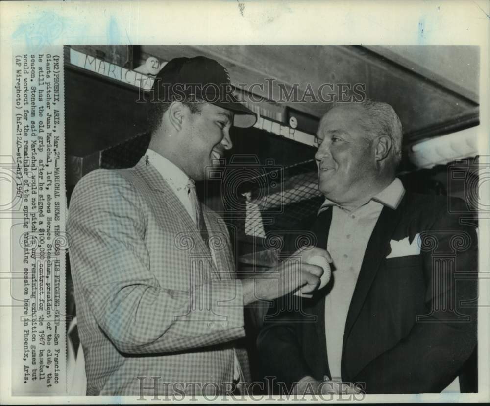 1967 Press Photo Giants baseball pitcher Juan Marichal with Horace Stoneham- Historic Images