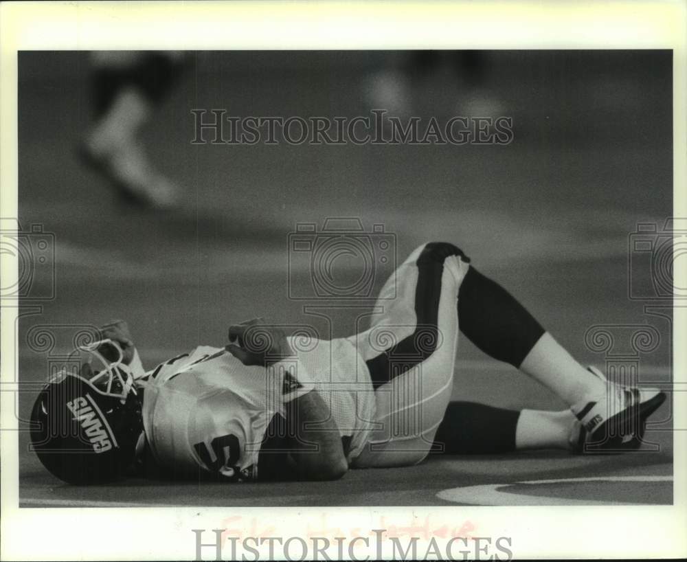 Press Photo New York Giants football player Jeff Hostetler on the turf- Historic Images