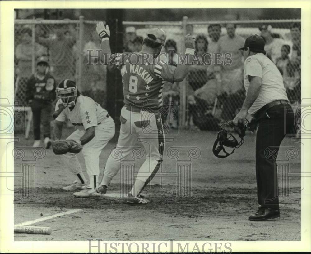 1986 Press Photo The King and His Court and Silverti&#39;s play softball - sis01300- Historic Images