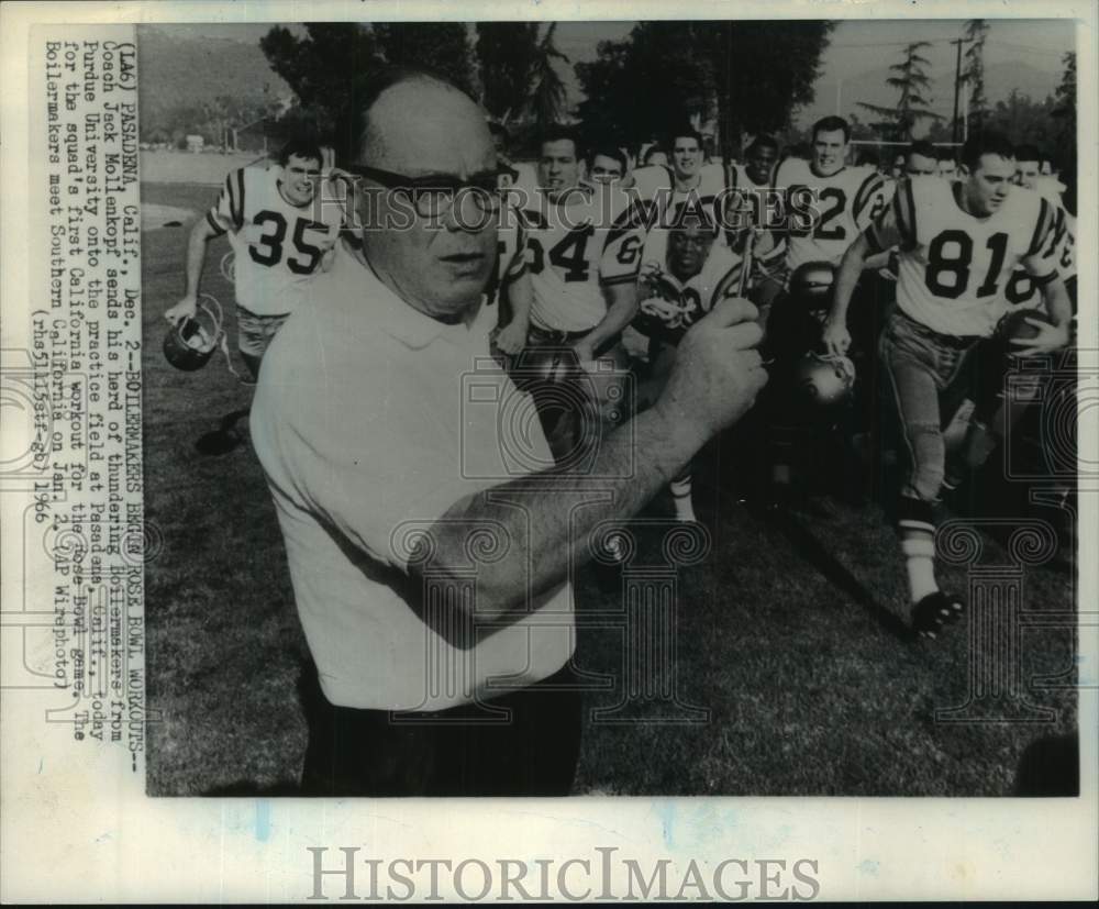 1966 Press Photo Purdue college football Jack Mollenkopf and players- Historic Images