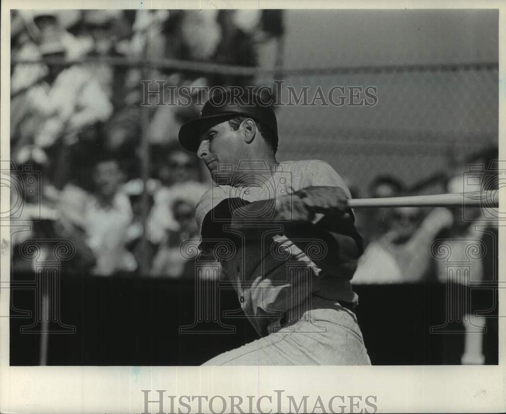 1968 Press Photo New York Yankees baseball player Frank Fernandez takes a swing- Historic Images