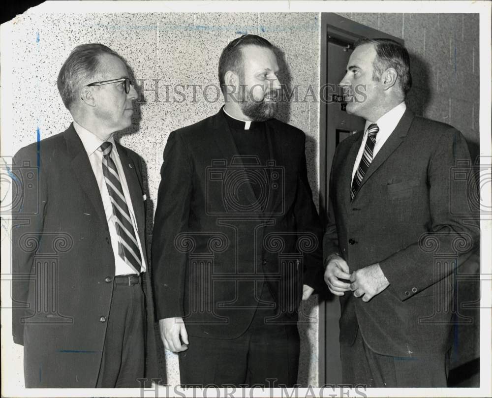 1970 Press Photo Reverend James F. Fisher and Officials at Vietnam Debate- Historic Images