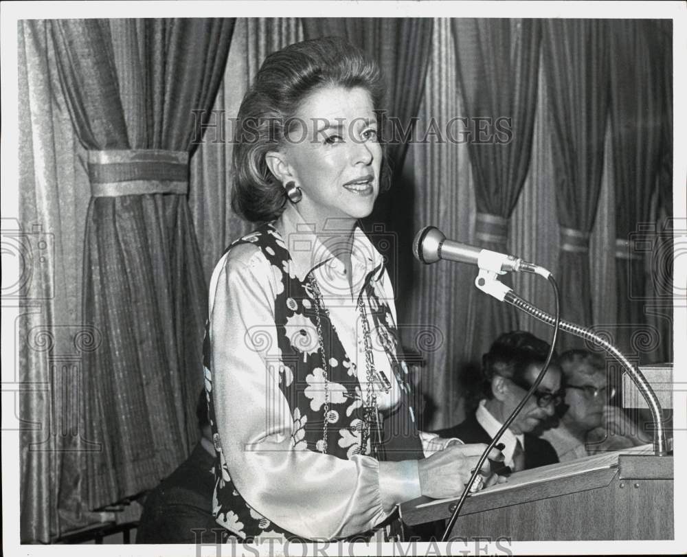 Press Photo Betty Furness Speaking at Women of Achievement Event - sis02779- Historic Images