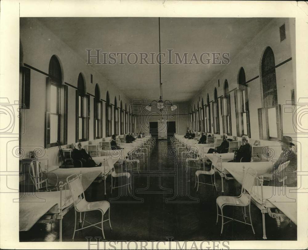 Press Photo Men inside Sailors Snug Harbor Building - six01450- Historic Images