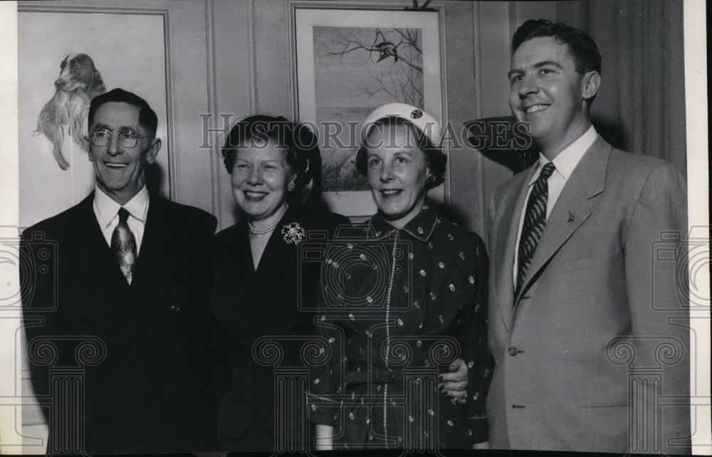 1953 Press Photo Alfred Syverson &amp; family at surprise party by Kiwanis club- Historic Images