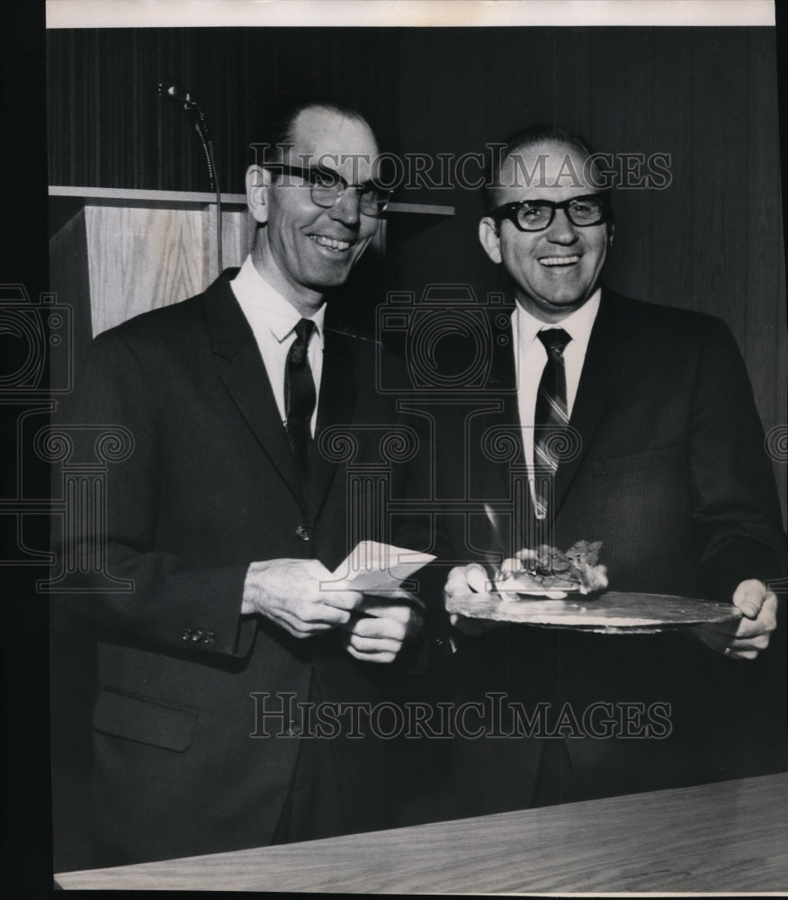 1969 Press Photo Arkill Israel & Rev. Richard Staub, Alliance Church ...