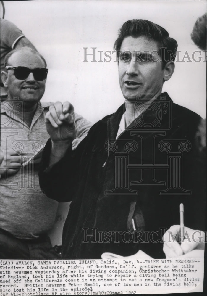 1962 Press Photo Skindiver Dick Anderson interviewed by newsmen in Avalon, Cal- Historic Images