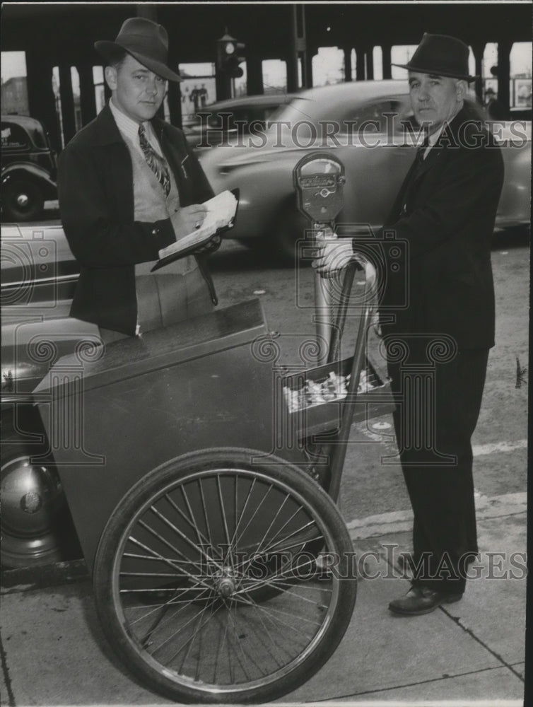 1942 Press Photo William Davis and Walter Nelson Empty Parking Meters- Historic Images