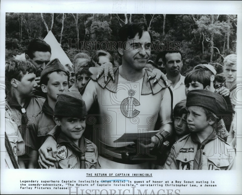 1983 Press Photo Alan Arkin stars in The Return of Captain Invincible.- Historic Images