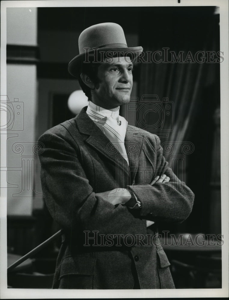 1971 Press Photo Daniel Massey in &quot;The Reluctant American&quot; on NBC Television- Historic Images
