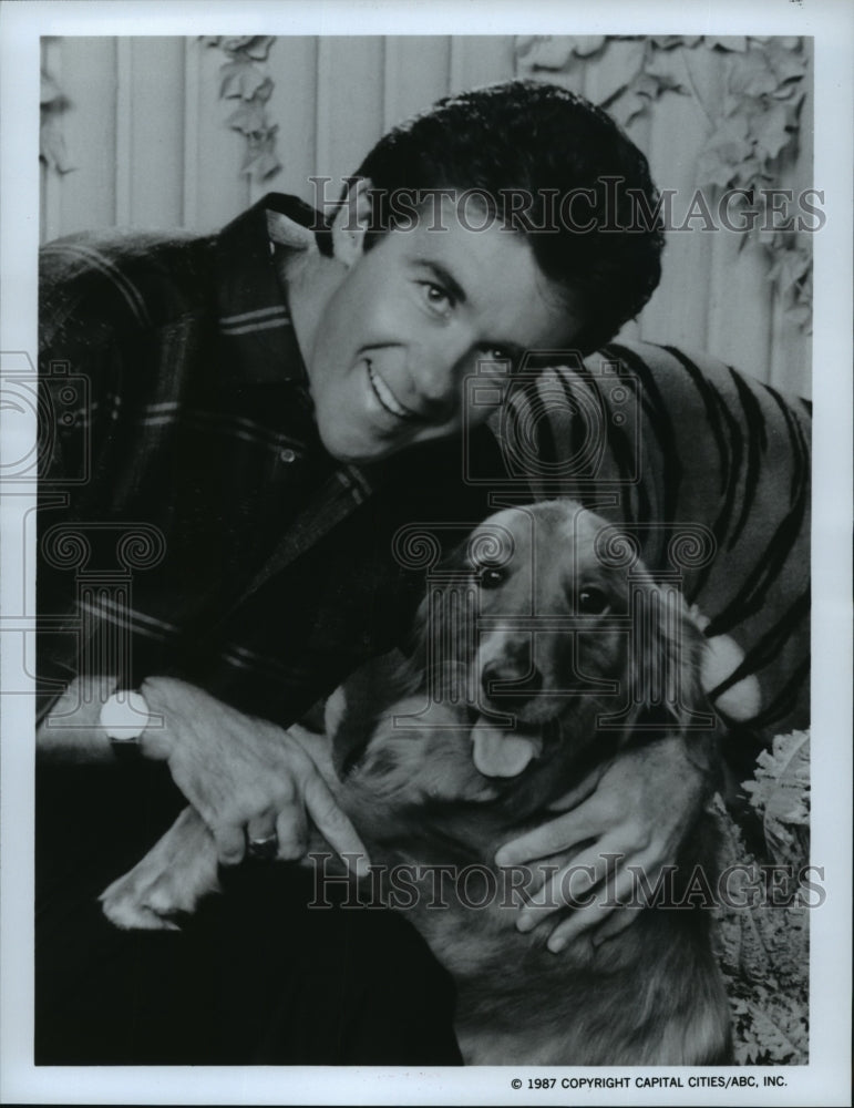 1987 Press Photo Alan Thicke is the host of &quot;Animal Crack-Ups,&quot; on ABC- Historic Images