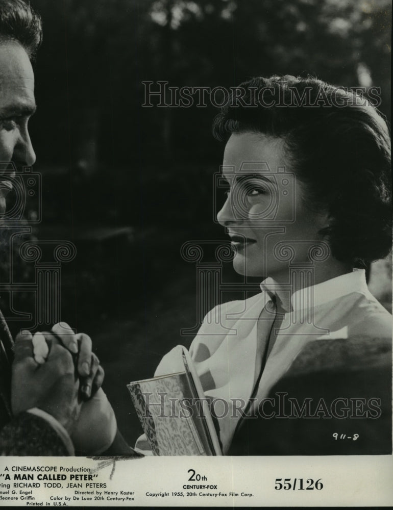 1955 Press Photo Richard Todd &amp; Jean Peters star in &quot;A Man Called Peter&quot;- Historic Images
