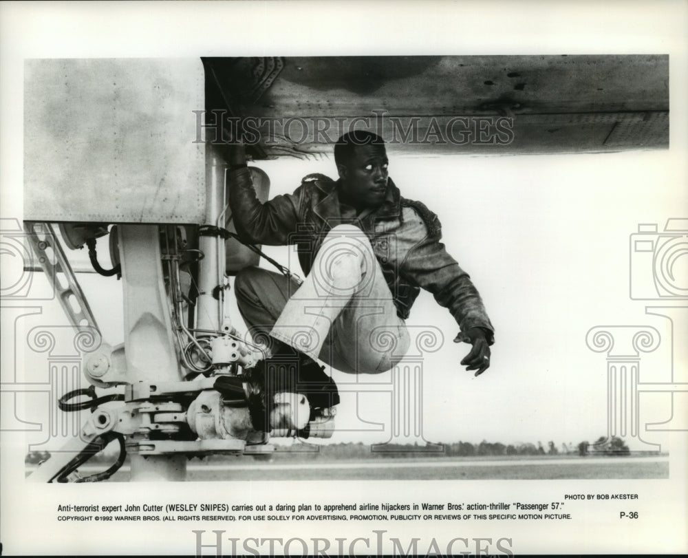 1992 Press Photo Actor Wesley Snipes in "Passenger 57" Film - spp65305- Historic Images