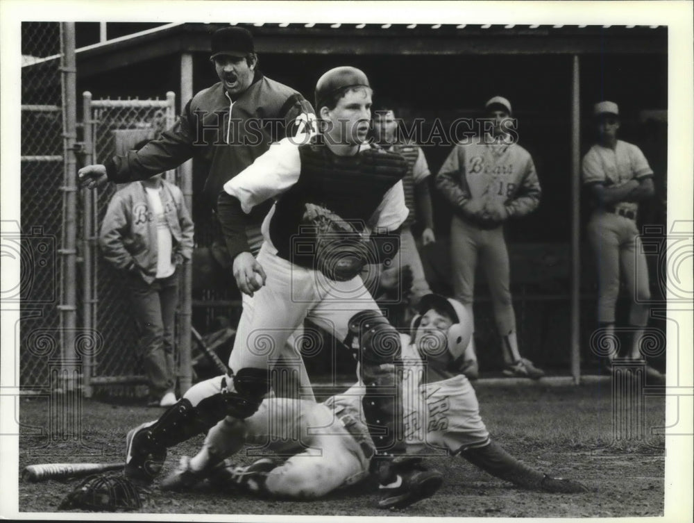 1989 Press Photo U-Hi baseball team catcher, Kelly Asan, during game - sps00046- Historic Images